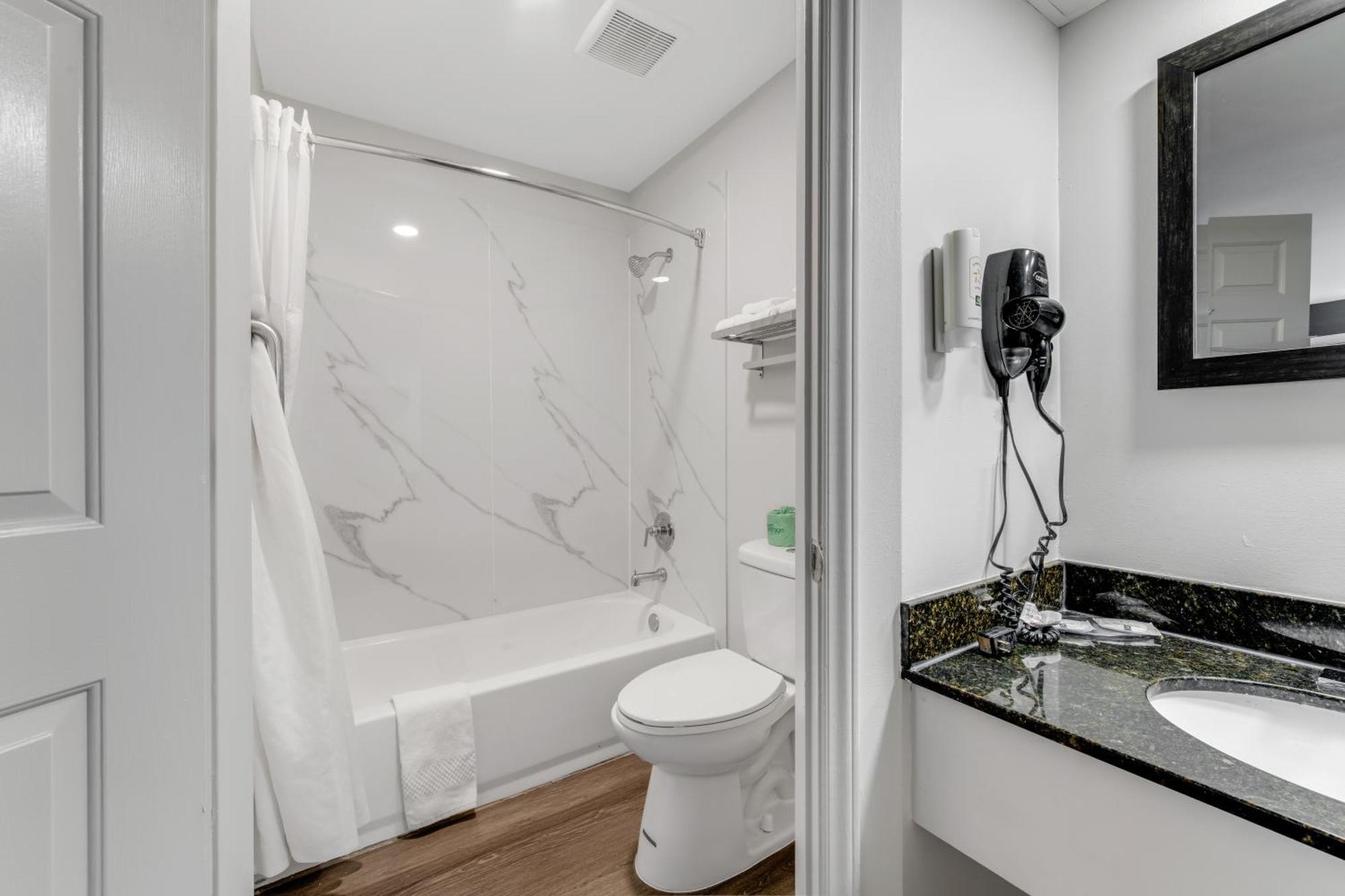 Quality Inn Laurinburg Buitenkant foto
