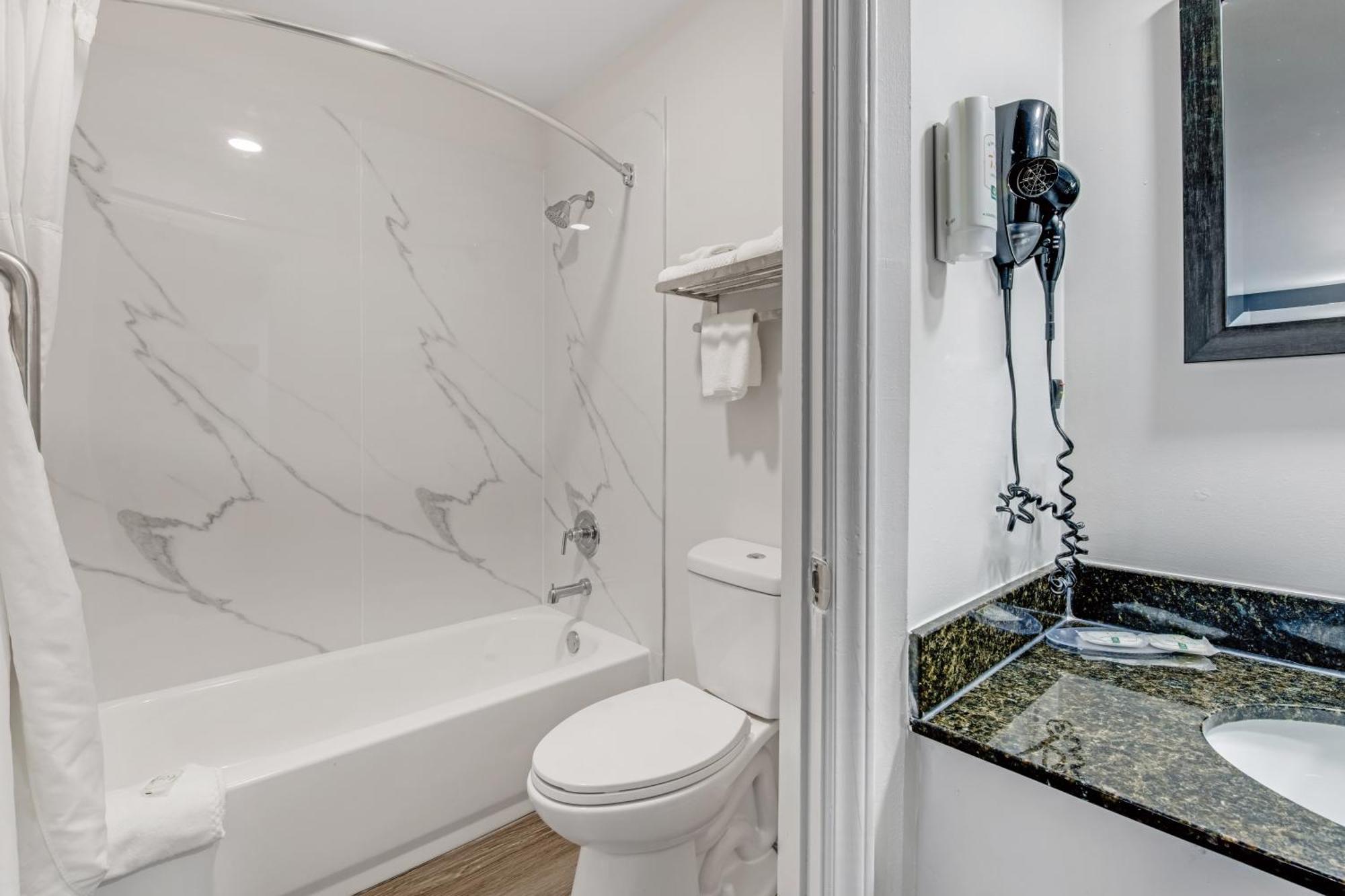 Quality Inn Laurinburg Buitenkant foto