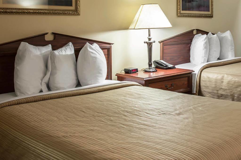 Quality Inn Laurinburg Buitenkant foto